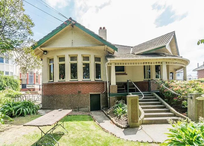 Manor House Backpackers Hostel Dunedin